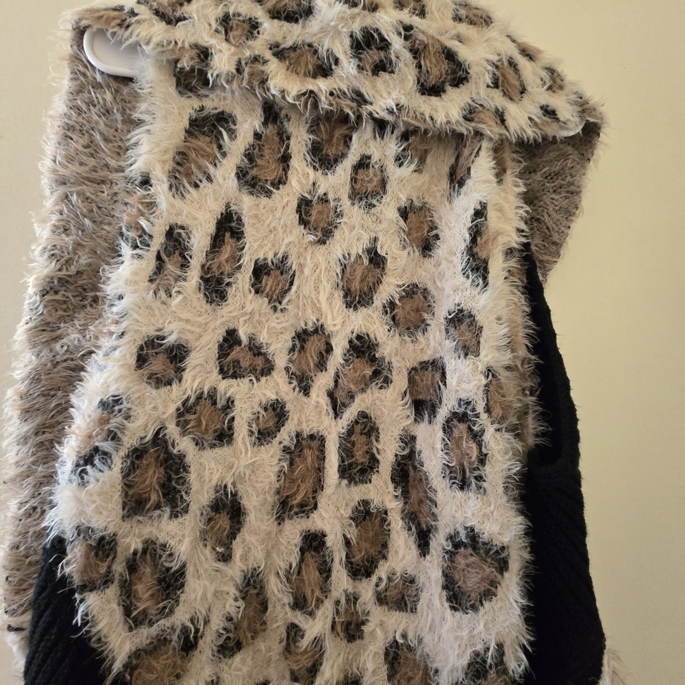 Leopard Print Fuzzy Cardigan - Picture 4 of 4